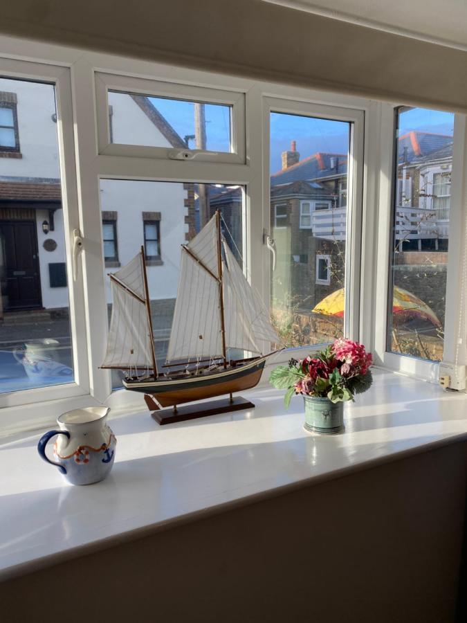 Trafalgar, Lovely Ground Floor Flat With Outside Patio Garden, Minutes Walk To Seafront Seaview Exterior foto