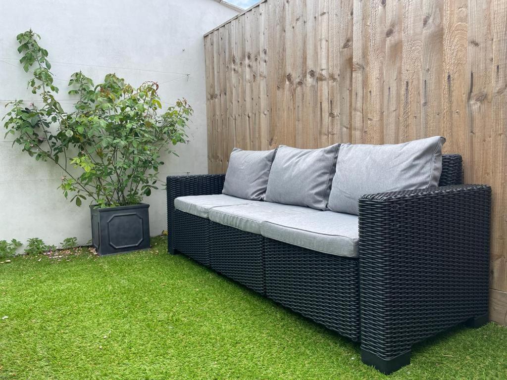 Trafalgar, Lovely Ground Floor Flat With Outside Patio Garden, Minutes Walk To Seafront Seaview Exterior foto
